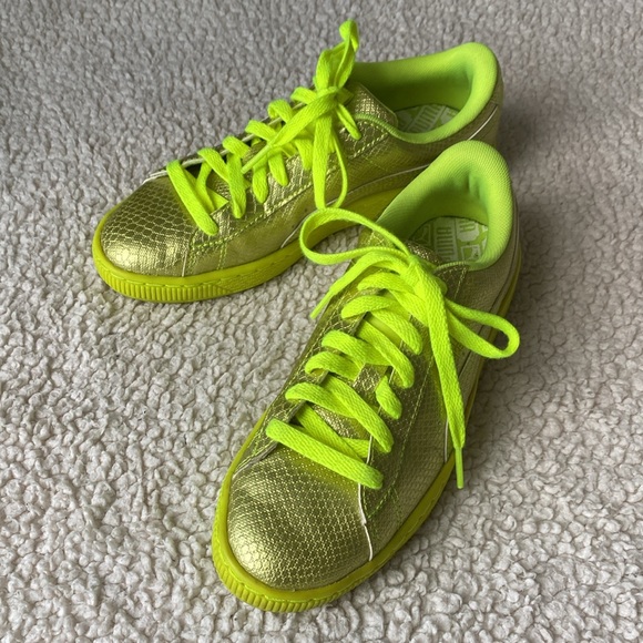 Puma Womens’ Basket Future Minimal Sneaker - Picture 2 of 16